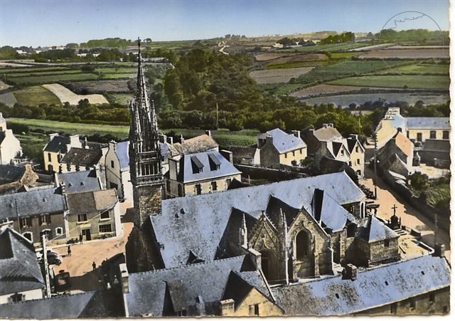 Le bourg de Cléden vu d'avion